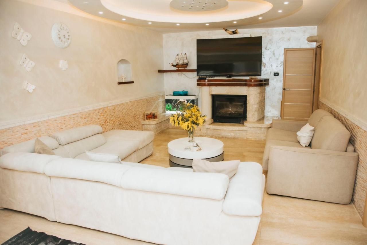 Villa Sweery Santa Maria a Vico Εξωτερικό φωτογραφία